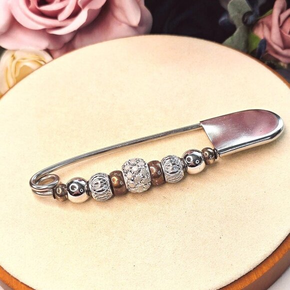 🔥$5/$25 Nanas Sparkly Safety Brooch Pin - Picture 2 of 11